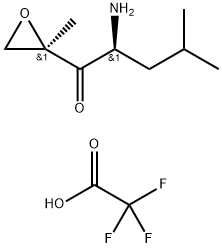 (2S)-2-Aimín-4-meitil-1-((2R)-2-meitilocsarainil)-1-peantánóin trífhluara-aicéatáit